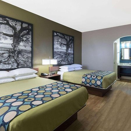 Super 8 By Wyndham San Antonio Near Fort Sam Houston Exteriör bild