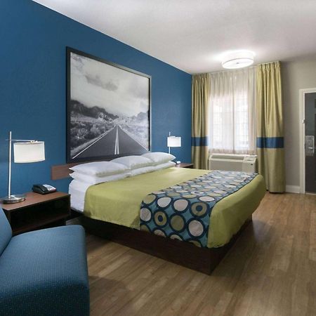 Super 8 By Wyndham San Antonio Near Fort Sam Houston Exteriör bild