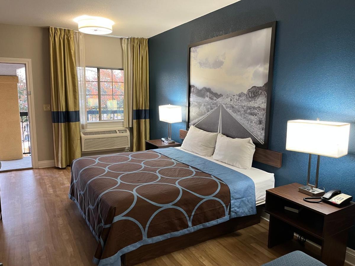 Super 8 By Wyndham San Antonio Near Fort Sam Houston Exteriör bild