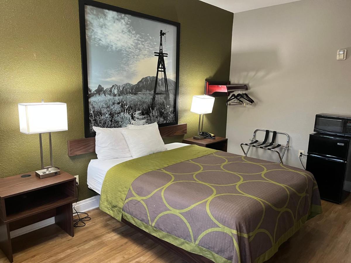 Super 8 By Wyndham San Antonio Near Fort Sam Houston Exteriör bild