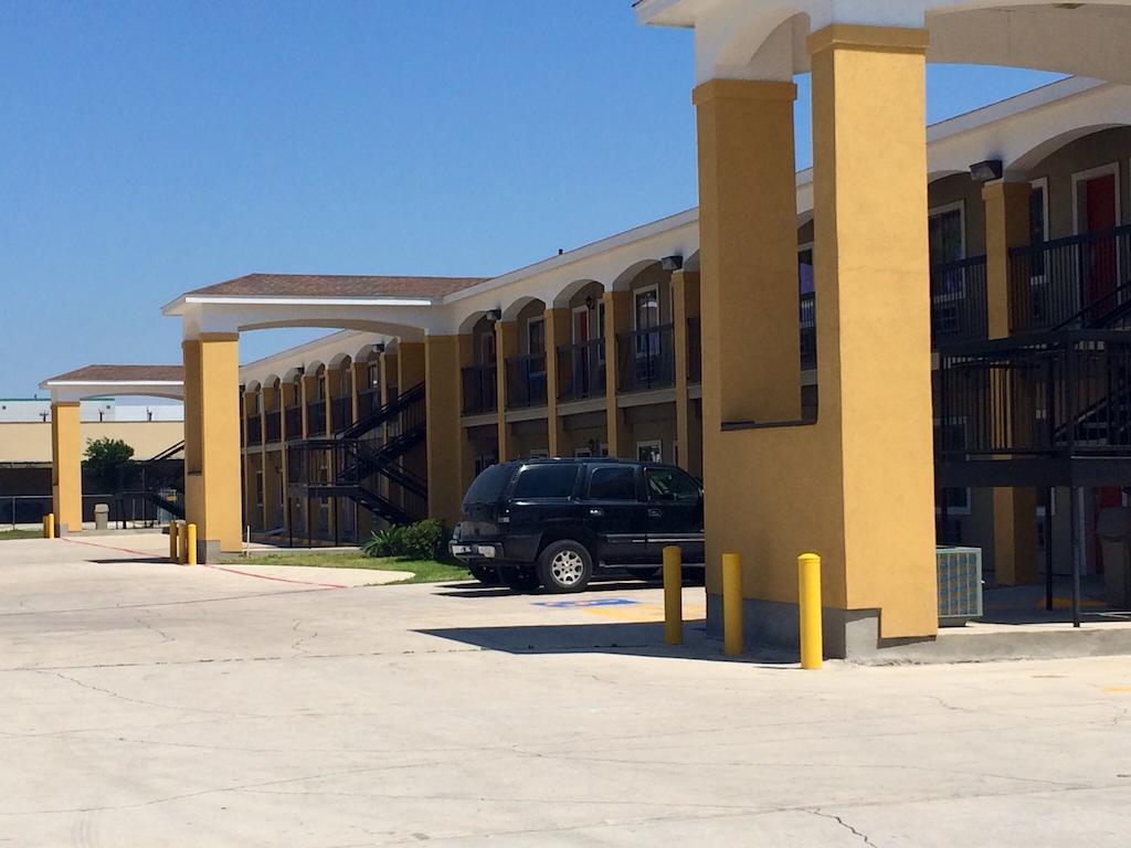 Super 8 By Wyndham San Antonio Near Fort Sam Houston Exteriör bild